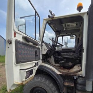 foto Unimog 1400 zamiatarka 2.5m3 Schmidt komunal MB 4x4 Mercedes